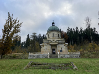 Autorem projektu mauzolea je vídeňský architekt Wenzel Baumheyer